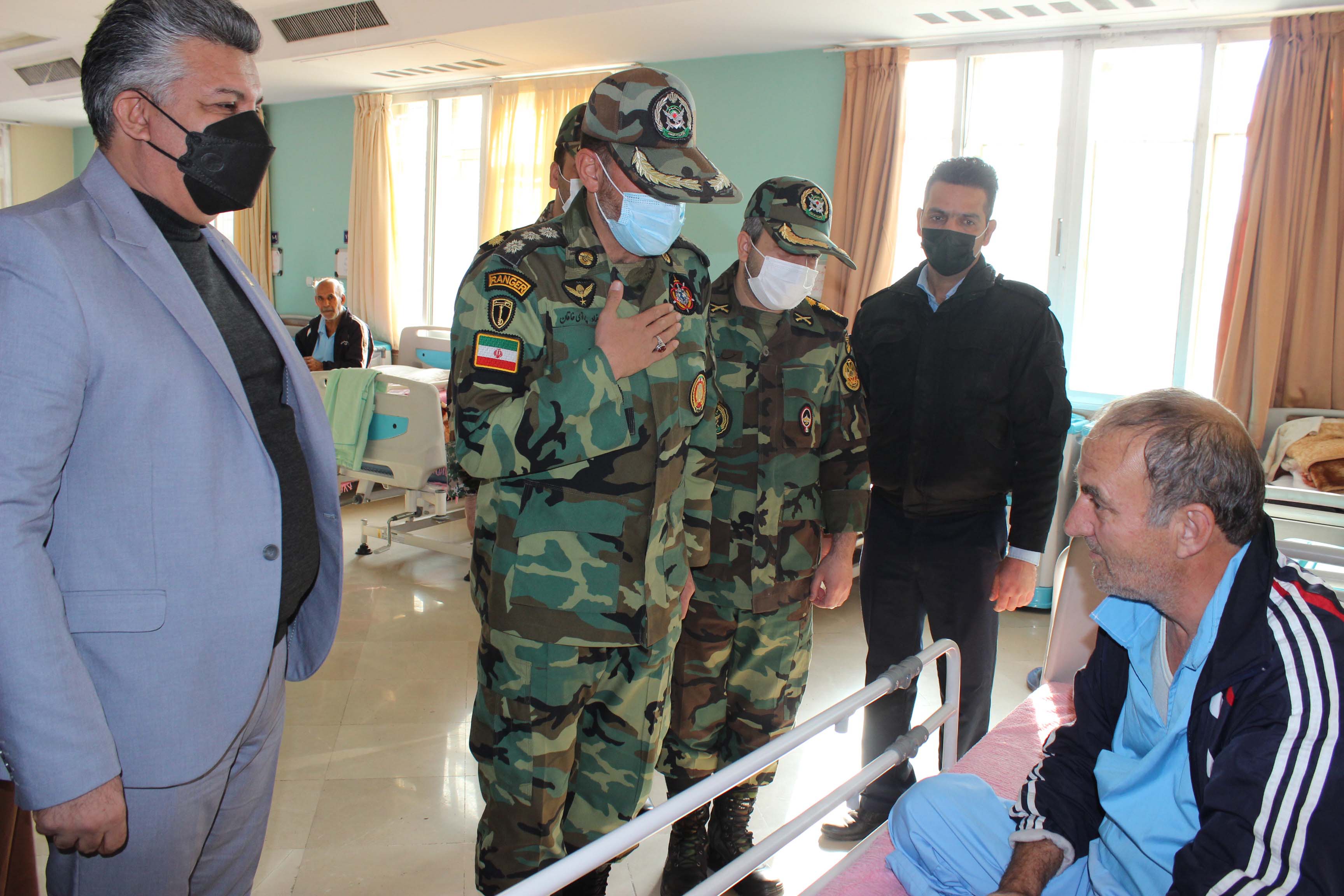 دیدار فرماندهان ارتش با جانبازان بیمارستان میلادشهریار